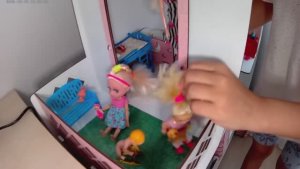 Настя и птичка - Барби в детстве