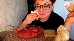Борщ с последней долькой чеснока😉и со сметаной👍Мукбанг