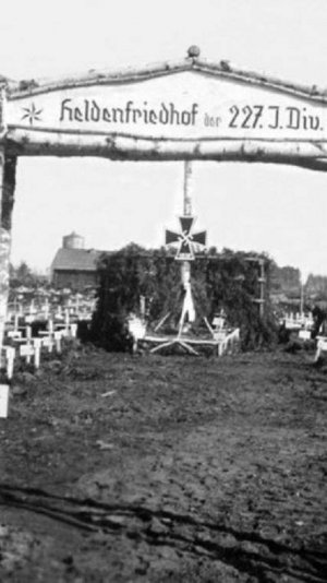 Фильм отредактированный-"Друзья и близкие мне люди в смешных и неожиданных позах и многих уже нет".