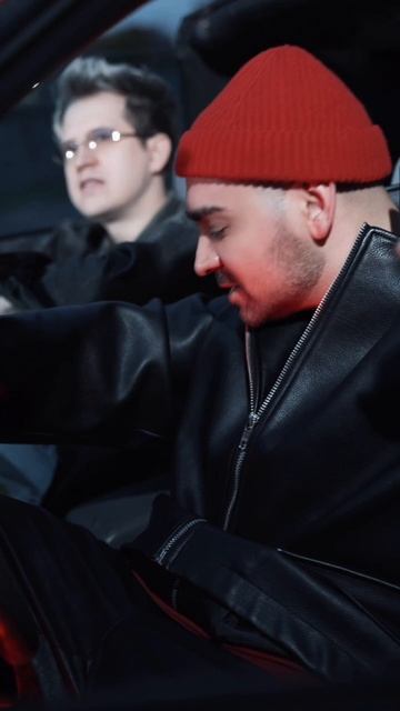 Слушай «Звонкий смех» и учи текст песни 🎶 смотреть онлайн