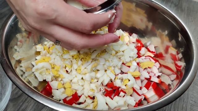 Салат с сухариками Любимый новогодний салат моей семьи!!! смотреть онлайн