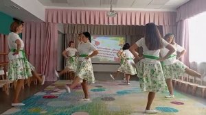 Танец воспитателей « Одного, одного"