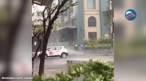 Ужасающие кадры мощного тайфуна во Вьетнаме