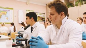 Депутат ГД РФ Владимир Кононов посетил профильный класс ПИШ "ФармИнжиниринг"