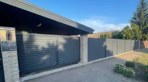 Хутор 1-го Мая: Строительство  забора с кирпичными колоннами.