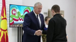 Одиннадцать заинских юношей и девушек получили паспорта в День Конституции РТ