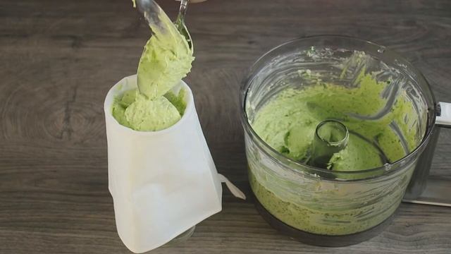 Праздничные бутерброды со шпротами сыром ДРУЖБОЙ яйцом и зеленью смотреть онлайн