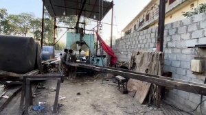 Старый грузовик Bedford был переоборудован в японский самосвал. Пакистан