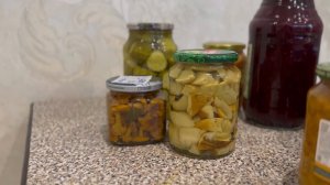 «Про здоровье»: как защитить себя от ботулизма