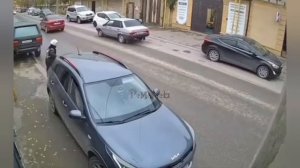 в Каспийске из-за ребёнка ДТП, девочка скрылась "шпион", с место происшествия😃