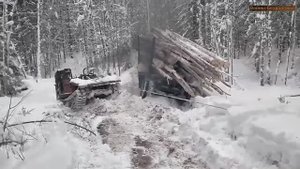 Перевернули Зимой Трактор во время помощи Грузовику Урал.