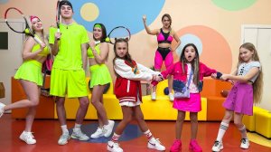 ДЕВОЧКИ НЕ МОГУТ ПОДЕЛИТЬ АМИНУ!!! УЧИЛКА ЙОГИ ПРОТИВ ТЕННИСИСТОК!