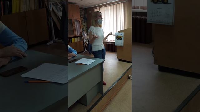 Нас часто спрашивают, занимаемся ли мы трудоустройством? смотреть онлайн