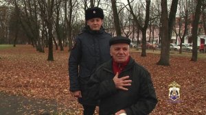 Новгородский госавтоинспектор помог пострадавшему пенсионеру экстренно добраться до медучреждения