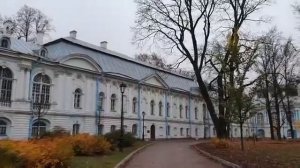 Смольный собор в Санкт-Петербурге на территории