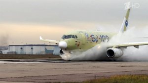 Новый самолет "Суперджет-100" прошел испытания на защиту двигателей от воды