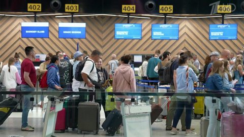 Еврокомиссия запретила выдачу новых многоразовых виз российским гражданам