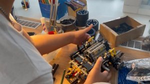 КУПИЛ BUGATTI CHIRON. ЛЕГО 4000 ДЕТАЛЕЙ. СОБРАЛ ДВИГАТЕЛЬ, КОРОБКУ ПЕРЕДАЧ, ПОДВЕСКУ И ЗАДНЮЮ ОСЬ