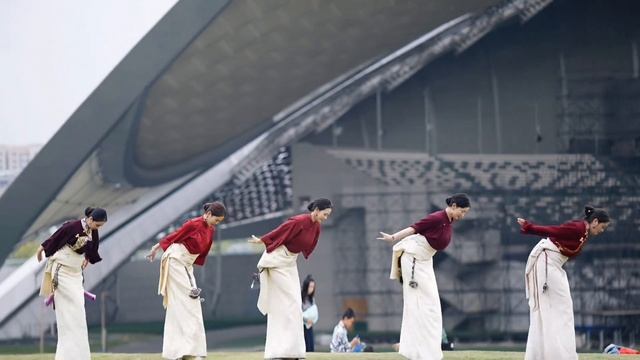 Танец Золотой Горы, деревенский танец на лугу @lamu612