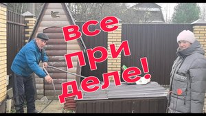 Все при делах! Кто-то машиной занимается, кто-то трудится на участке.