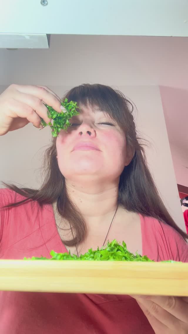 Черемша - пикантный ингредиент в блюде #секретывкуса #рецепты смотреть онлайн