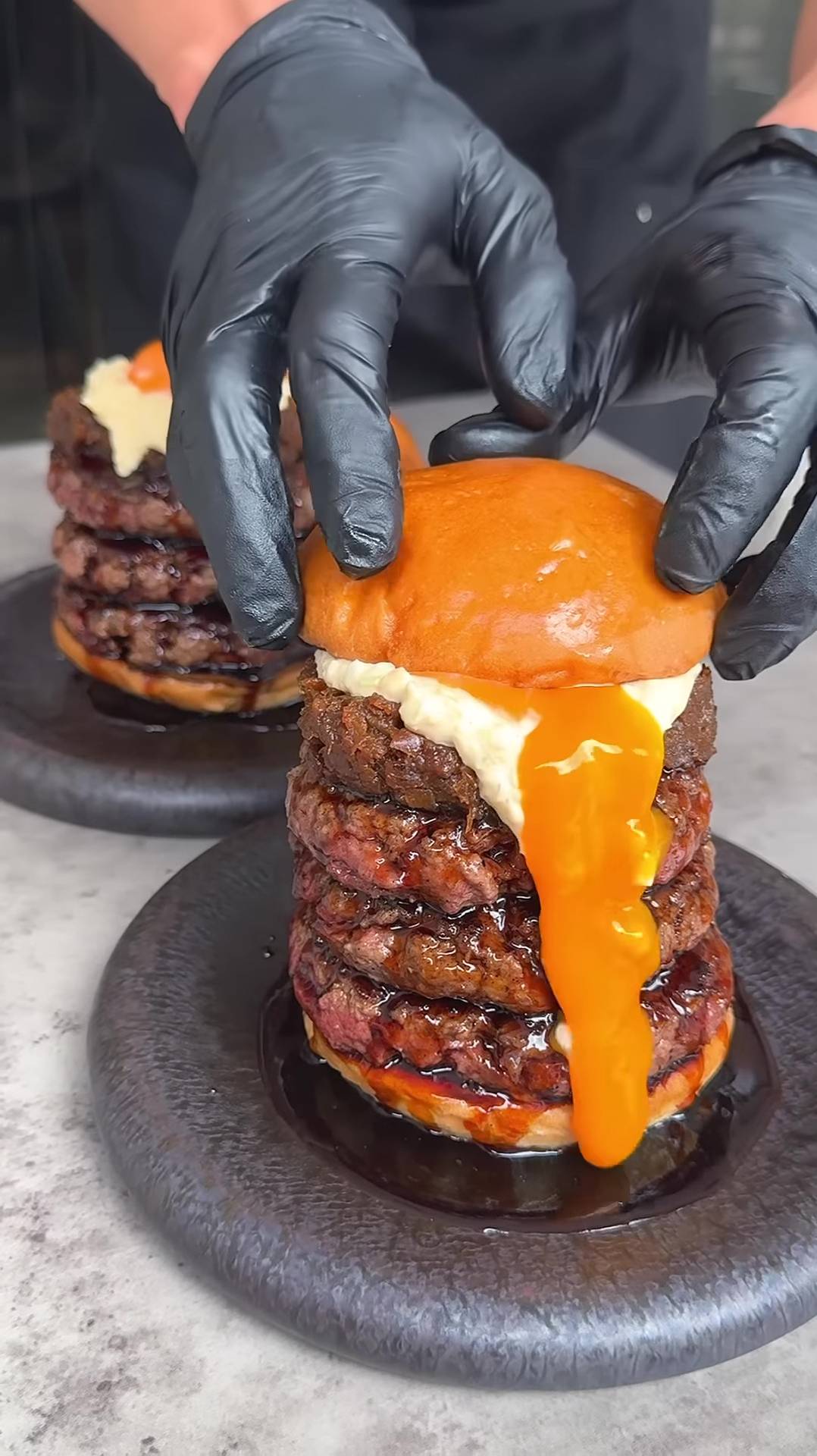 Бургер Вагю терияки, приготовленный с насыщенным соусом тартар 🍔