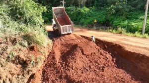 Эпизод 1. Экскаватор и грузовик на строительстве лесной дороги.