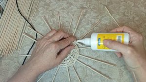 Круглое донышко из газетных трубочек