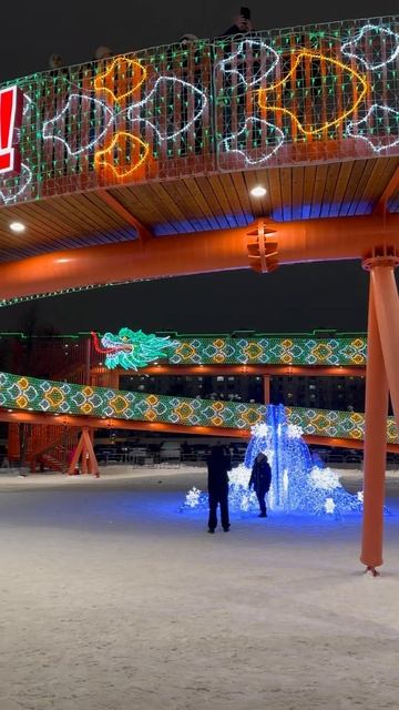 Новогодняя елочка в моей родном городе в России. Новогоднее настроение #novagodina #сербия #челны смотреть онлайн