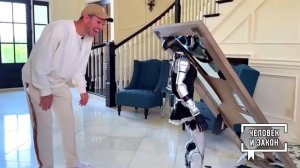 Видео недели: чудесное спасение; смертельная схватка; несмышленый робот. Человек и закон. Фрагмен...