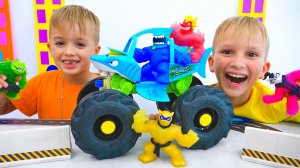 Влад и Ники играют с игрушками героями гуджитсу!