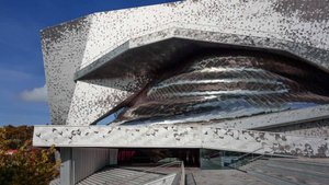 Пропалестинские активисты подожгли Парижскую филармонию