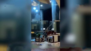 Сорваны крыши, повалены деревья: появились кадры добравшегося до Вьетнама тайфуна