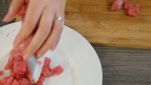 Профитроли из слоёного теста с тунцом творожным сыром огурцом и зеленью. Праздничная закуска! смотреть онлайн