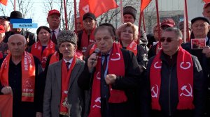 На площади Согласия собрались члены Коммунистической партии республики