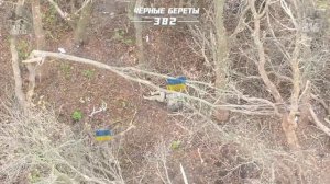 Российский штурмовик 382 ОБМП 810 ОГвБР устраивает засаду на двух украинских военнослужащих