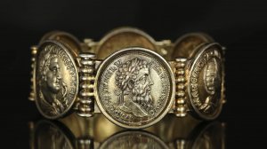 Женский серебряный браслет с римскими монетами