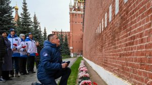 Отдали дань памяти первопроходцам: экипажи МКС-74 посетили места, связанные с историей космонавтики