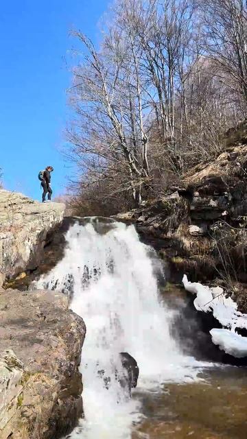 Весна на Старой Планине. Сербия. Арбинье shot #serbia #waterfall #hiking #naturewalk #nature смотреть онлайн