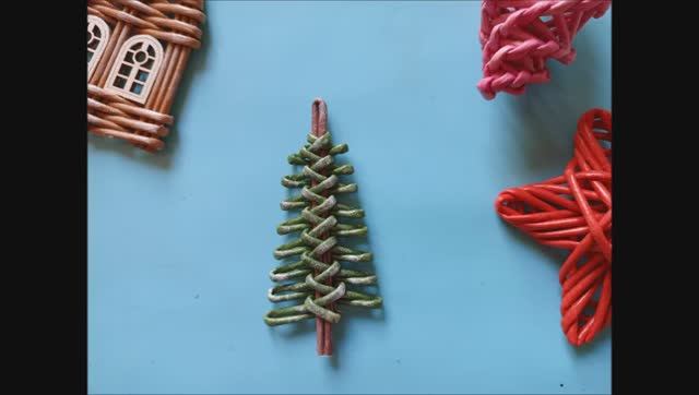 Новогодняя игрушка елочка из бумажной лозы смотреть онлайн