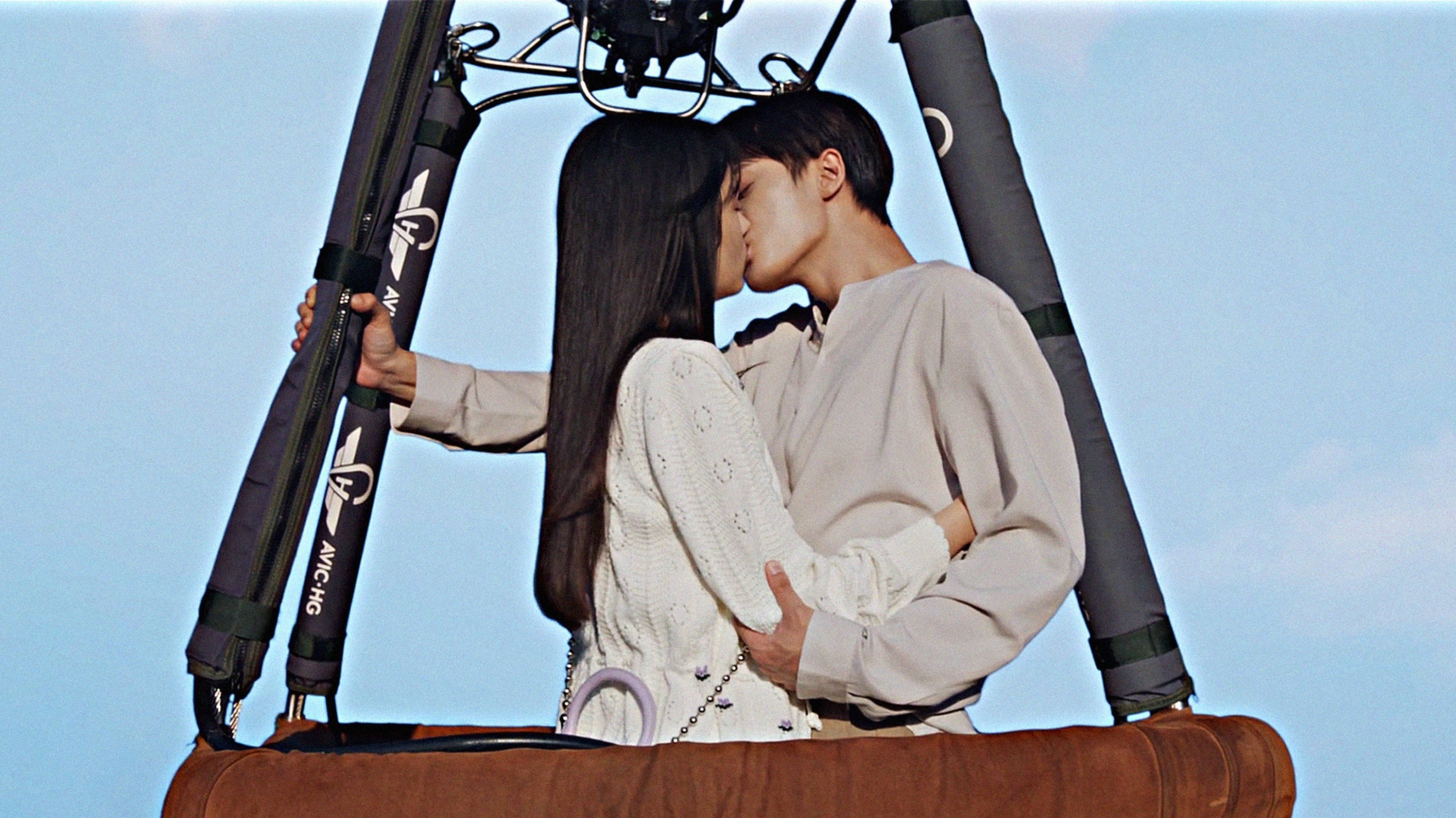 Влюбился в свою фанатку смотреть онлайн