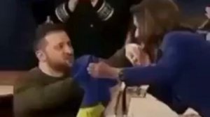 Зеленского облизали в парламенте Европы