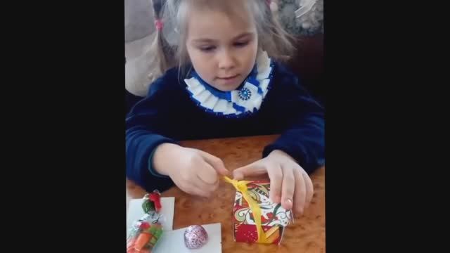 Коробочка - сюрприз своими руками .