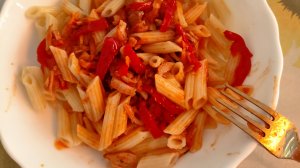 Паста? А может просто макароны с томатом и мясом?