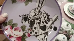 Обеденный этикет с Алисой. Эксклюзивные тарелки за 8000 рублей. Для любителей Алисы в стране чудес!