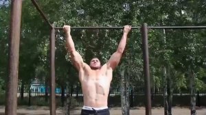 Упражнения на турнике для тренировки спины