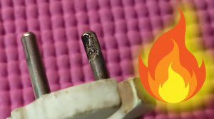 Как выглядит подгоревшая в розетке вилка