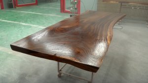 Столешницы из целого куска дерева, процесс производства в Корее.