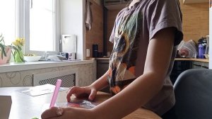 Боря собирает мозаику с Дашей