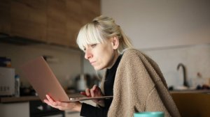 Блогерам хотят запретить незаконно зарабатывать на образовательных курсах